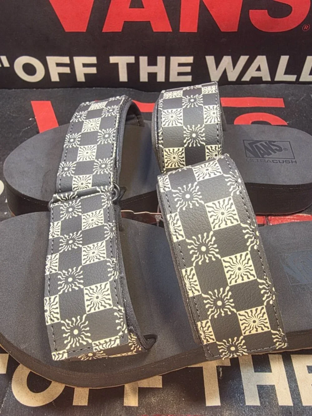 Vans Men 3.5/Women's 5 Checkerboard Floral Cayucas Platform Slides VN0A4U1X 107